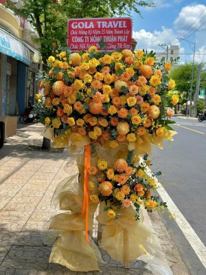 Hoa chúc mừng khai trương màu vàng may mắn.